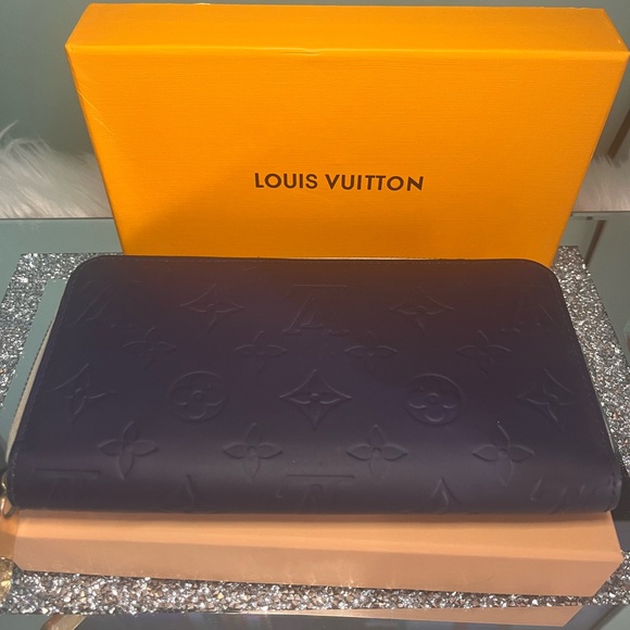 Authentic Louis Vuitton Matte Vernis Zippy Wallet - Picture 15 of 16